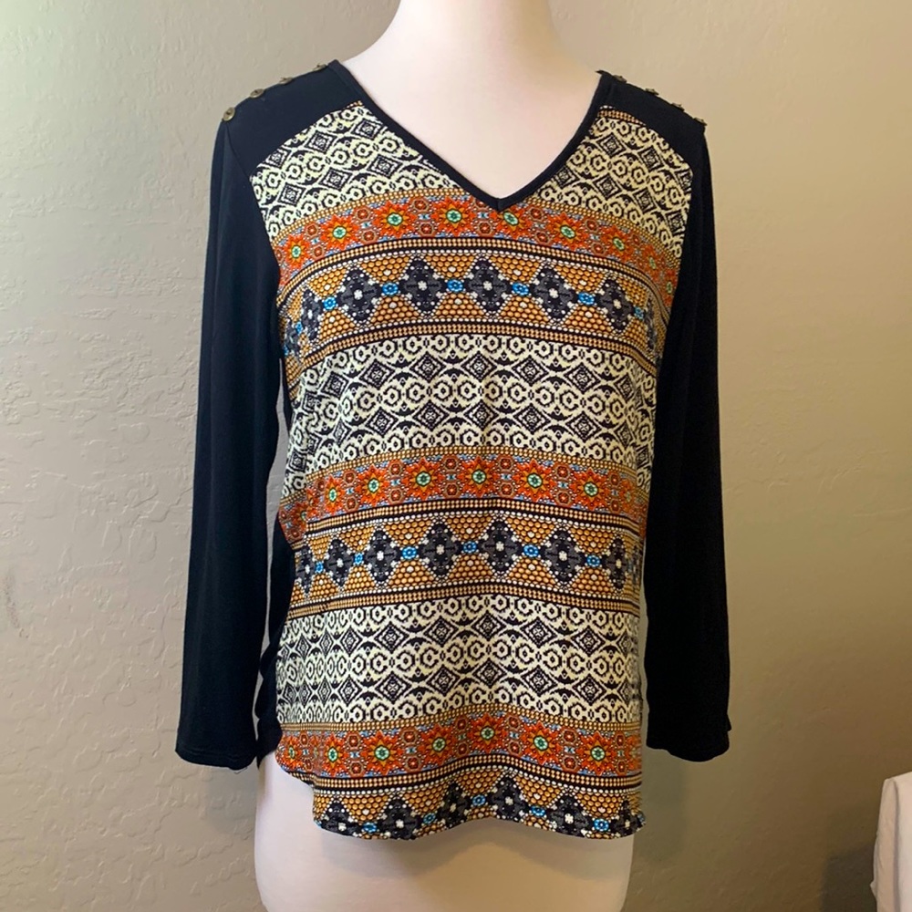 Ava James 3/4 Sleeve Shirt. (M)